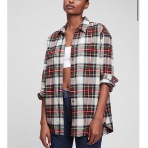 GAP Plaid Flannel Button Down Long Sleeve Shirt in Cream, Red & Green